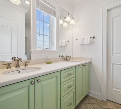 Primary King En-Suite - Dual Vanities