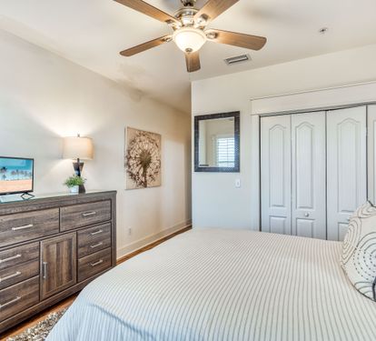 Queen Guest Suite - Equipped with a Flat Screen TV