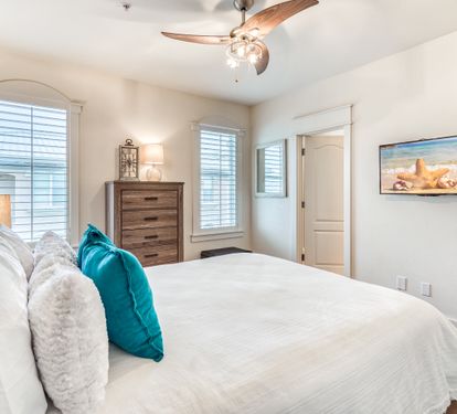 Queen Guest Bedroom - Offering Private Access to the Shared Guest Bathroom