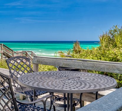 Eat Lunch Gulf Front!