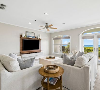 Cozy Gulf-Front Living Area