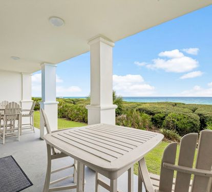 Enjoy Al Fresco Dining on the Gulf-Front Patio