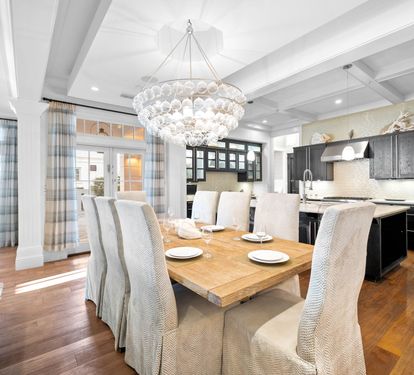 Dining Room - Seating for 8!