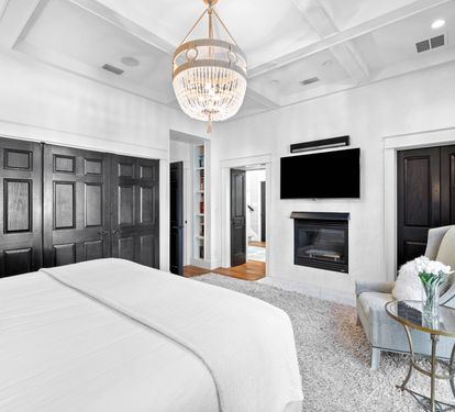 1st Floor Primary Suite - Large King Suite