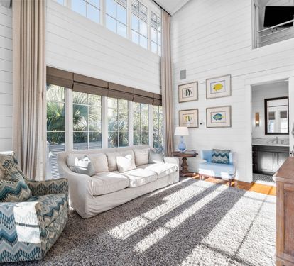 Carriage House - Comfortable Living Area