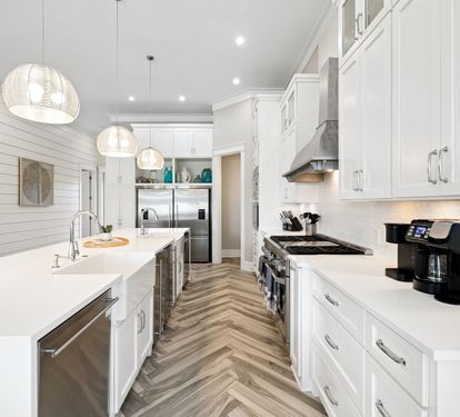 Offering Stainless Steel Appliances - 2 Dishwashers, Ice Makers & Refrigerators!
