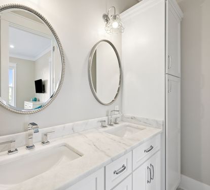 Family En-Suite - Dual Vanities