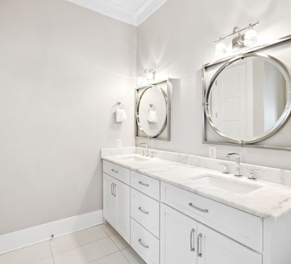 Primary King En-Suite - Dual Vanities