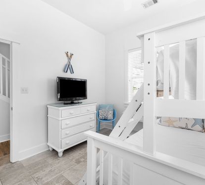Bunk Room - Equipped with a Flat-Screen TV