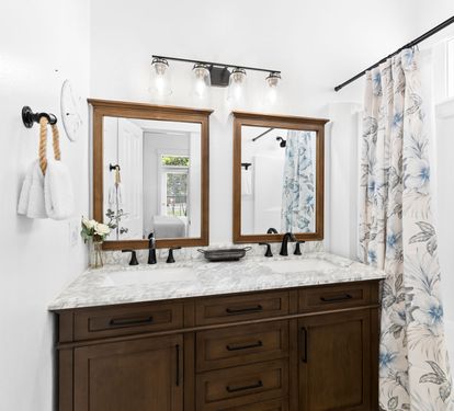 Primary King En-Suite - Dual Vanities