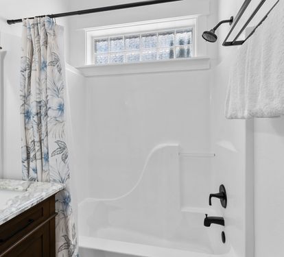 Primary King En-Suite - Shower/Tub Combo