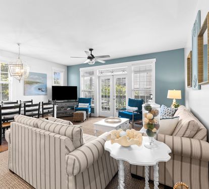 Spacious Living Area with Ample Seating