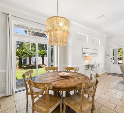 Dining Area with Seating for 6
