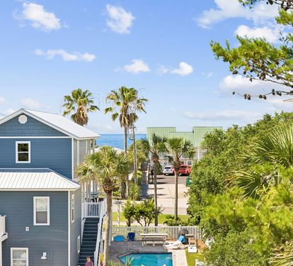 Take in the Peek-A-Boo Gulf Views!