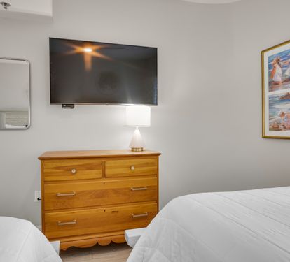 Bedroom 3 with 2 Queen