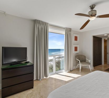 Wake up to stunning ocean views from your comfortable bedroom, where gentle sea breezes keep you cool.