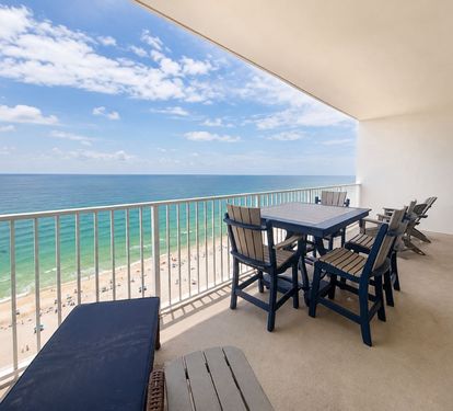Lighthouse 1710 Balcony with Outdoor Dining for 4