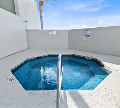 6 Lighthouse Outdoor Hot Tub