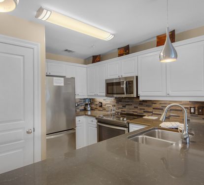 Fully Equipped Kitchen with Stainless Steel Appliances