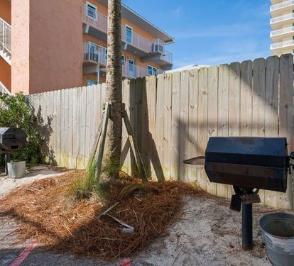 Sea Glass Outdoor Grill Area