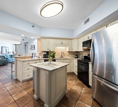 Pelican Pointe 803 Kitchen