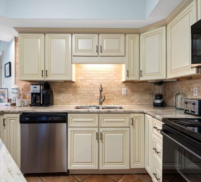 Pelican Pointe 803 Kitchen