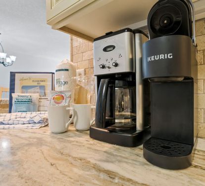 Pelican Pointe 803 Drip Coffee Maker + Keurig