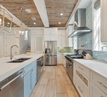 Chef's Kitchen - Equipped with Gas Range
