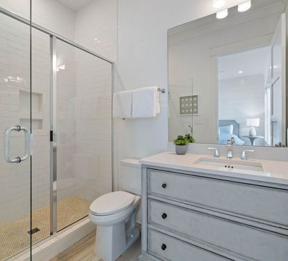King En-Suite - Single Vanity & Walk-In Shower