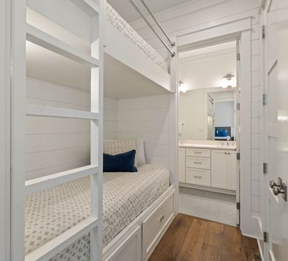 Family Suite - Twin Bunks!