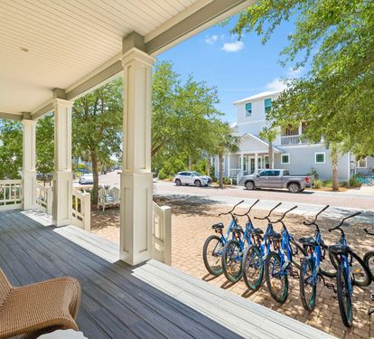 Charming Front Porch - Perfect for Morning Coffee