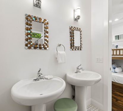 Shared Jack & Jill En-Suite - Dual Vanities