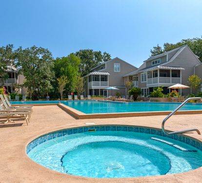 Cottage Hot Tub and Pool