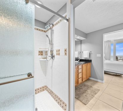 15 Colonnades 1202 Primary Bathroom