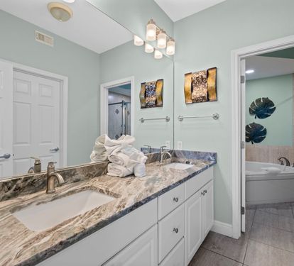 San Carlos 401 Primary Bathroom