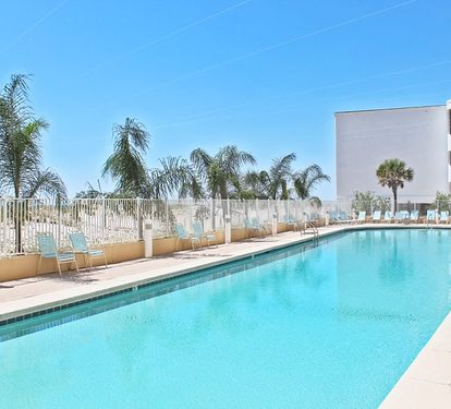 1 - Outdoor Pool with Sun Shade (3)
