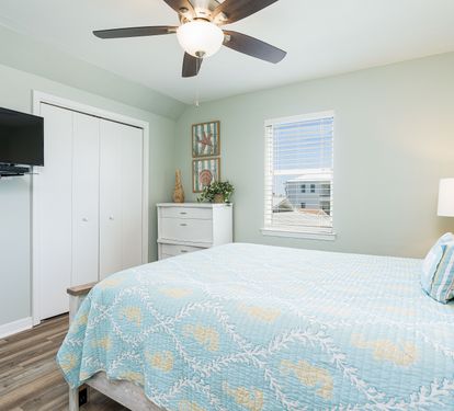 Wanderlust Bedroom 2 with Queen Bed