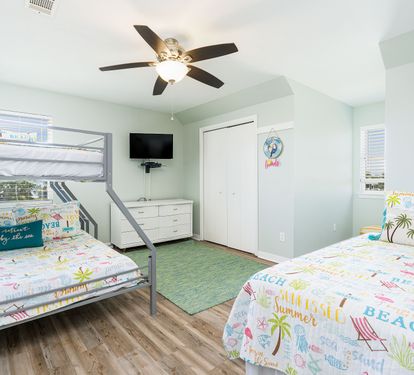 Wanderlust Bedroom 3 with Twin + Twin-over-Full Bunk Bed