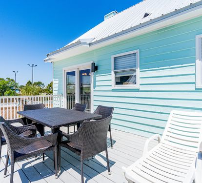 Wanderlust Outdoor Dining on Deck