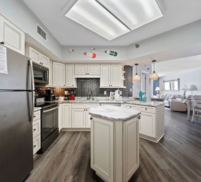 9 White Caps 1404 Kitchen