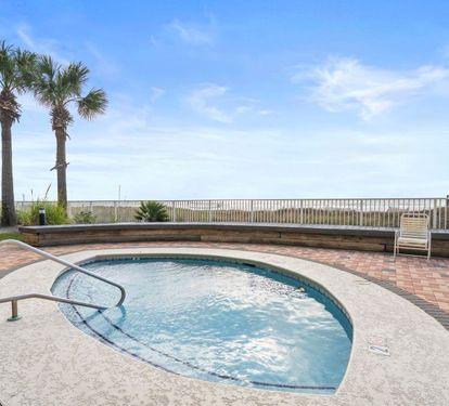 6 White Caps Outdoor Hot Tub