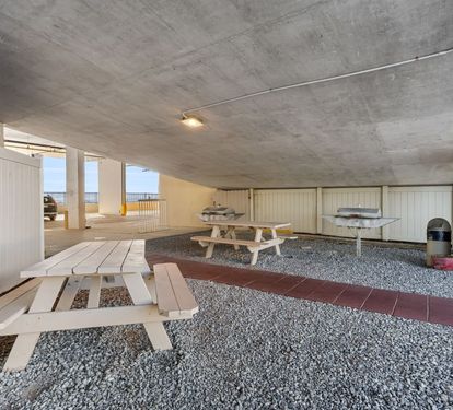 14 CSW BBQ Grill + Picnic Area