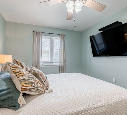 Gulf View 19 Primary Bedroom with Queen Bed & Smart TV