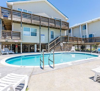 2 GV OUTDOOR POOL