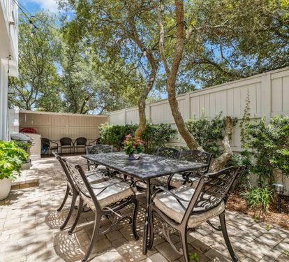 1st Floor Patio - Perfect for Al Freso Dining!