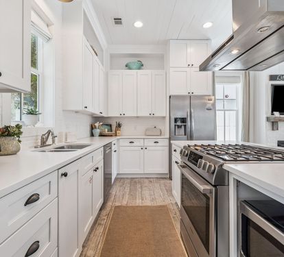 Chef's Kitchen - Equipped with Stainless Steel Apliances