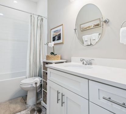 3rd Floor Guest Bathroom - Single Vanity & Shower/Tub Combo