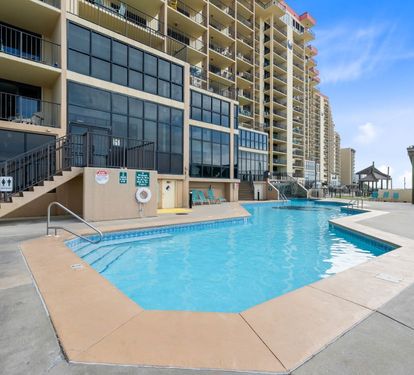 1 Phoenix I Outdoor Pool
