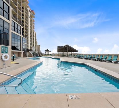 2 Phoenix I Outdoor Pool