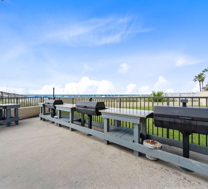 8 Phoenix I BBQ and Picnic Area